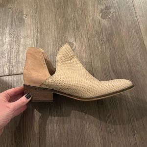 Kaanas Arabia leather Ankle Bootie- size 38!